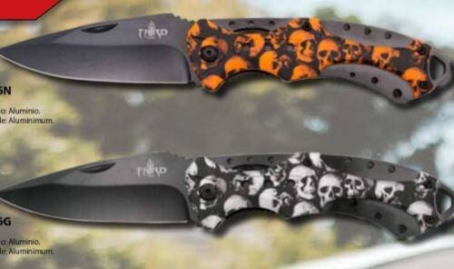 NAVAJA THIRD CON HOJA DE ACERO 420 ACABADO EN NEGRO, MANGO DE ALUMINIO COLOR CAMO CON CALAVERAS. Hoja: 9 cm.